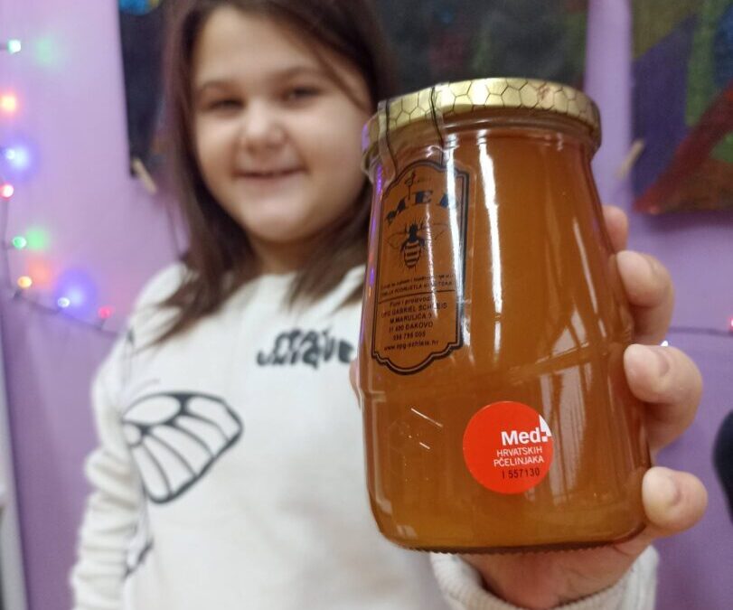 Školski medni dan s hrvatskih pčelinjaka
