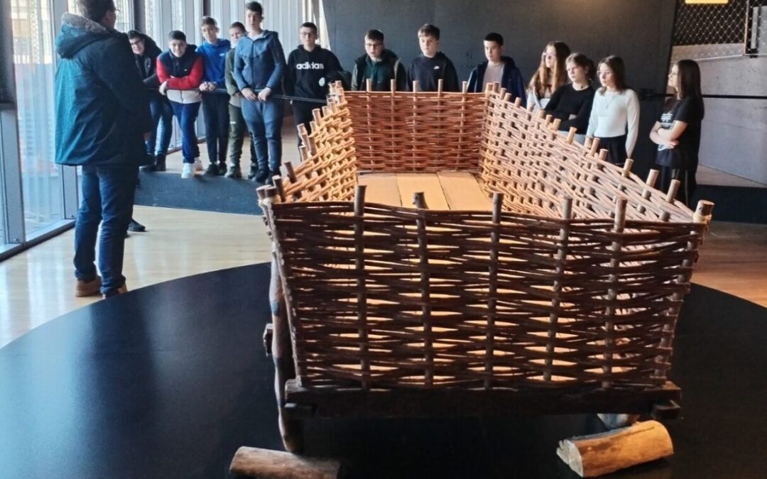 Mladi arheolozi u Muzeju vučedolske kulture