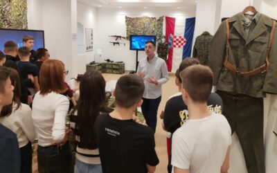 Učenici osmih razreda u Muzeju Đakovštine učili o Domovinskom ratu